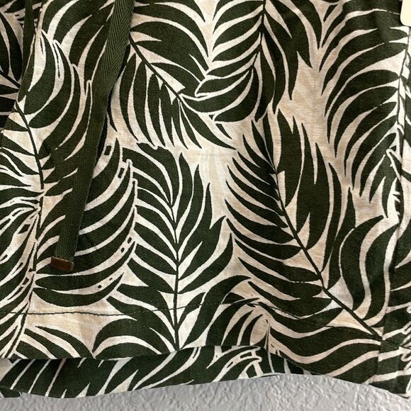 NEW St. John's Bay Green & White Maui Leaf Pull On Linen Blend Shorts Large - Picture 4 of 9